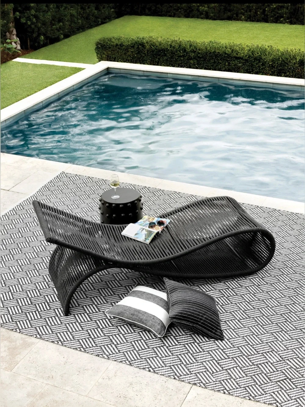 NWT Annie Selke $68 Crisscross Handwoven Indoor/Outdoor Rug
